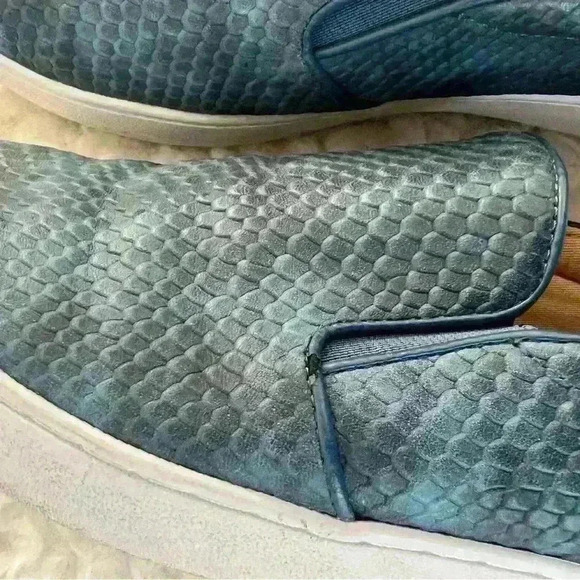 Vionic Midi Blue Faux Snake Slip On Deck Shoes. - Picture 5 of 7